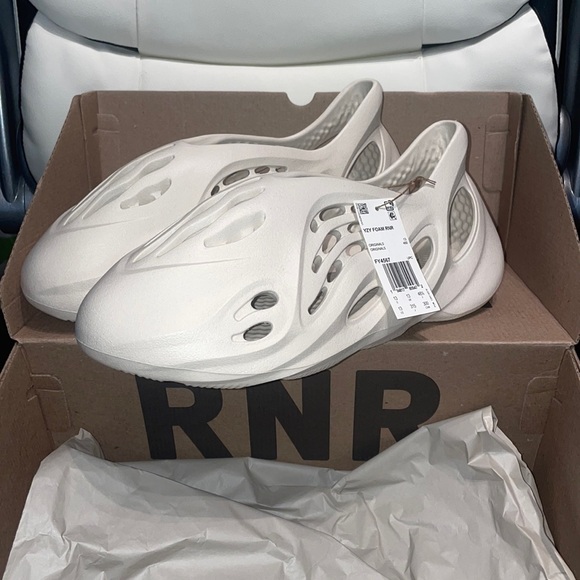 Adidas Yeezy Foam RNR “Sand” Size 13 mens - Picture 2 of 7